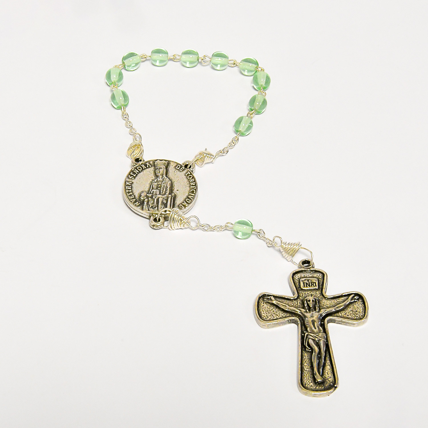 Decena color verde con cruz de Torreciudad